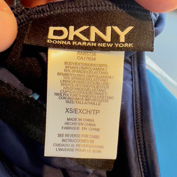 DKNY Donna Karan Swim Top Woman XS Padded Bra Spandex Stretch Bold Geo Stripes - Picture 2 of 15